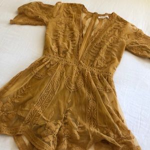 Honeypunch lace romper: size small.
